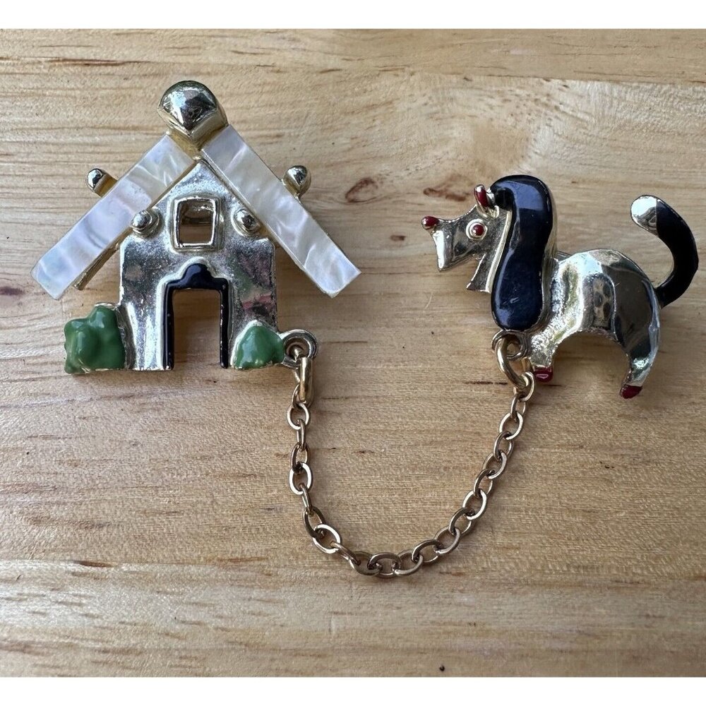 VTG Brooch Lapel Pin 3.5 Inch Bassett Hound Puppy Dog House Kennel Chain Dangle